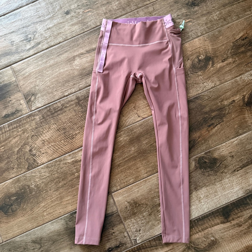 Outdoor Voices Snacks High Rise‎ Shirt Loop Bungee 7/8 Leggings, Taupe, XS